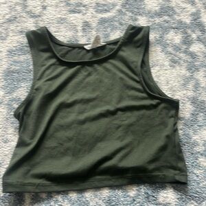 soft capella cropped green tank!! super comfortable